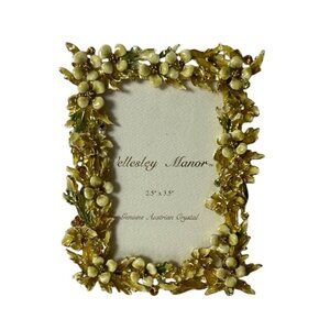 Gold Floral Wellesley Manor 2.5x3.5" Photo Frame With Black Velvet Backing